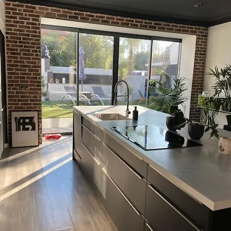 Maison De Type Loft Avec Piscine *