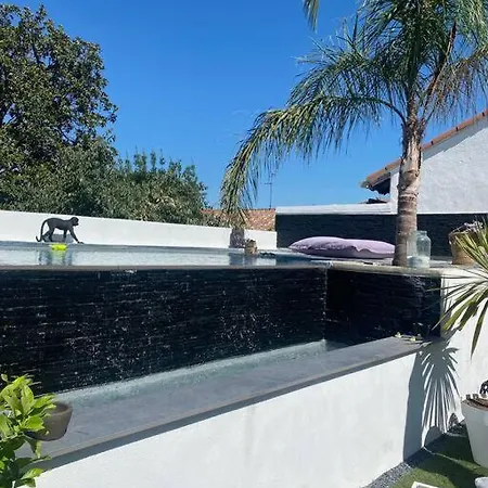 Maison De Type Loft Avec Piscine